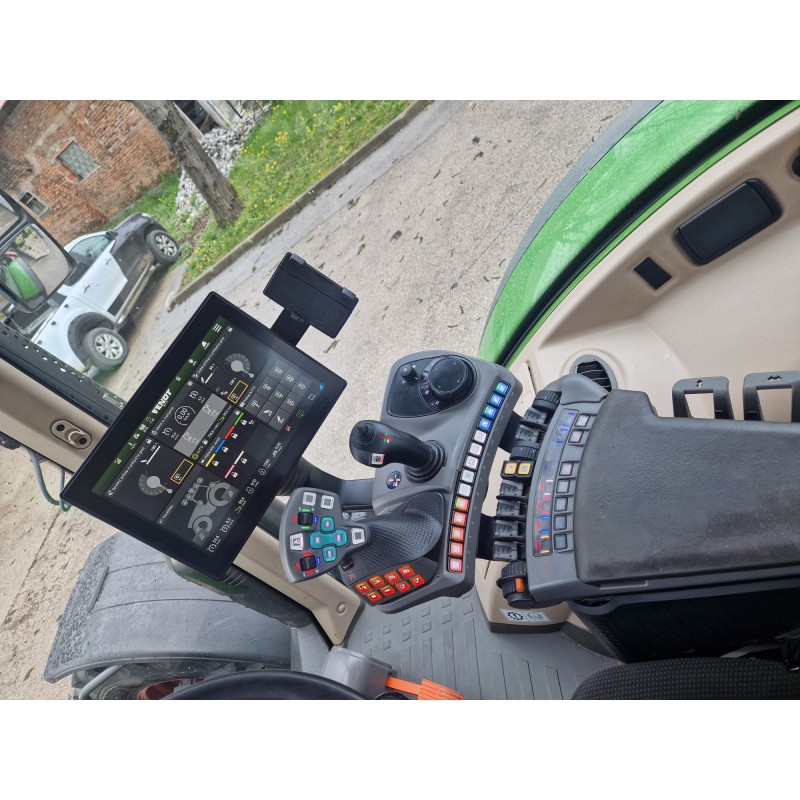 TRAKTOR FENDT 724 Vario