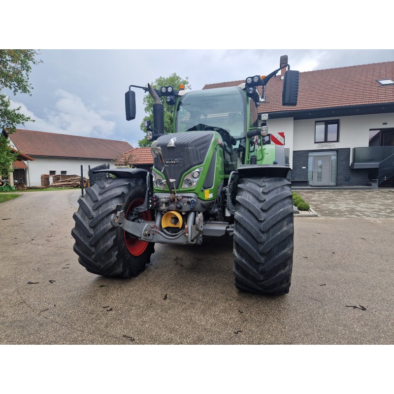 TRAKTOR FENDT 724 Vario