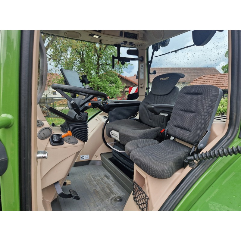 TRAKTOR FENDT 724 Vario