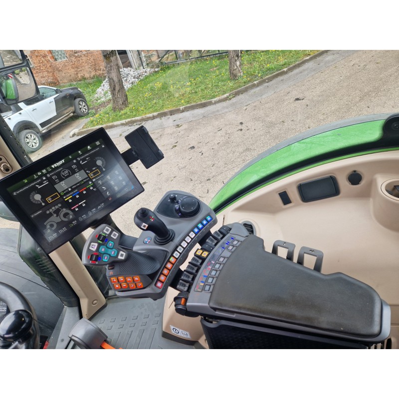 TRAKTOR FENDT 724 Vario