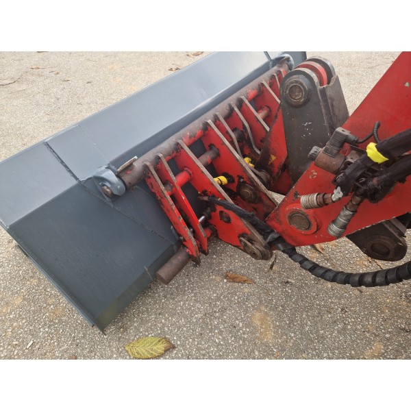 TELESKOPSKI NAKLADAČ