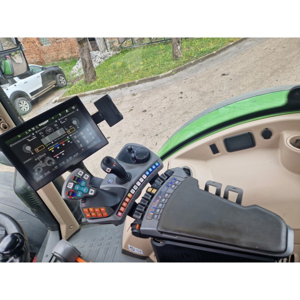 TRAKTOR FENDT 724 Vario