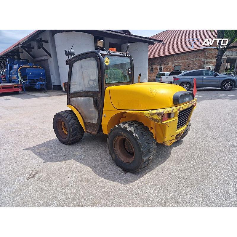 TELESKOPSKI NAKLADAČ JCB