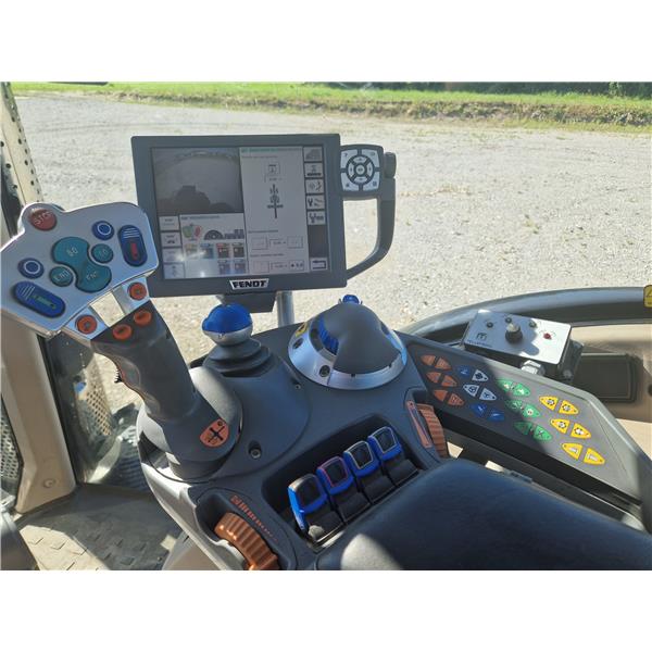 TRAKTOR FENDT 724 VARIO Black