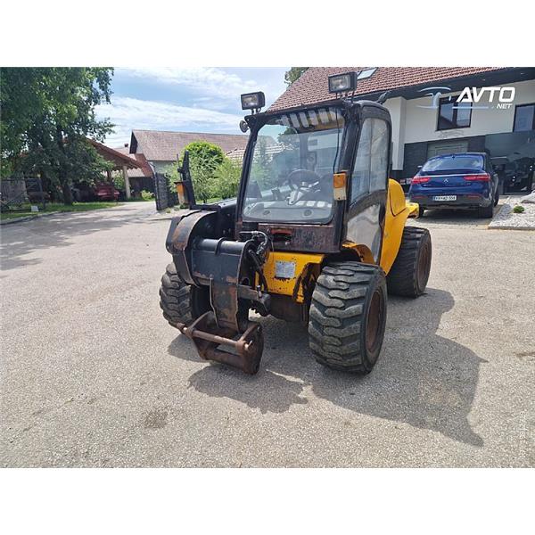 TELESKOPSKI NAKLADAČ JCB